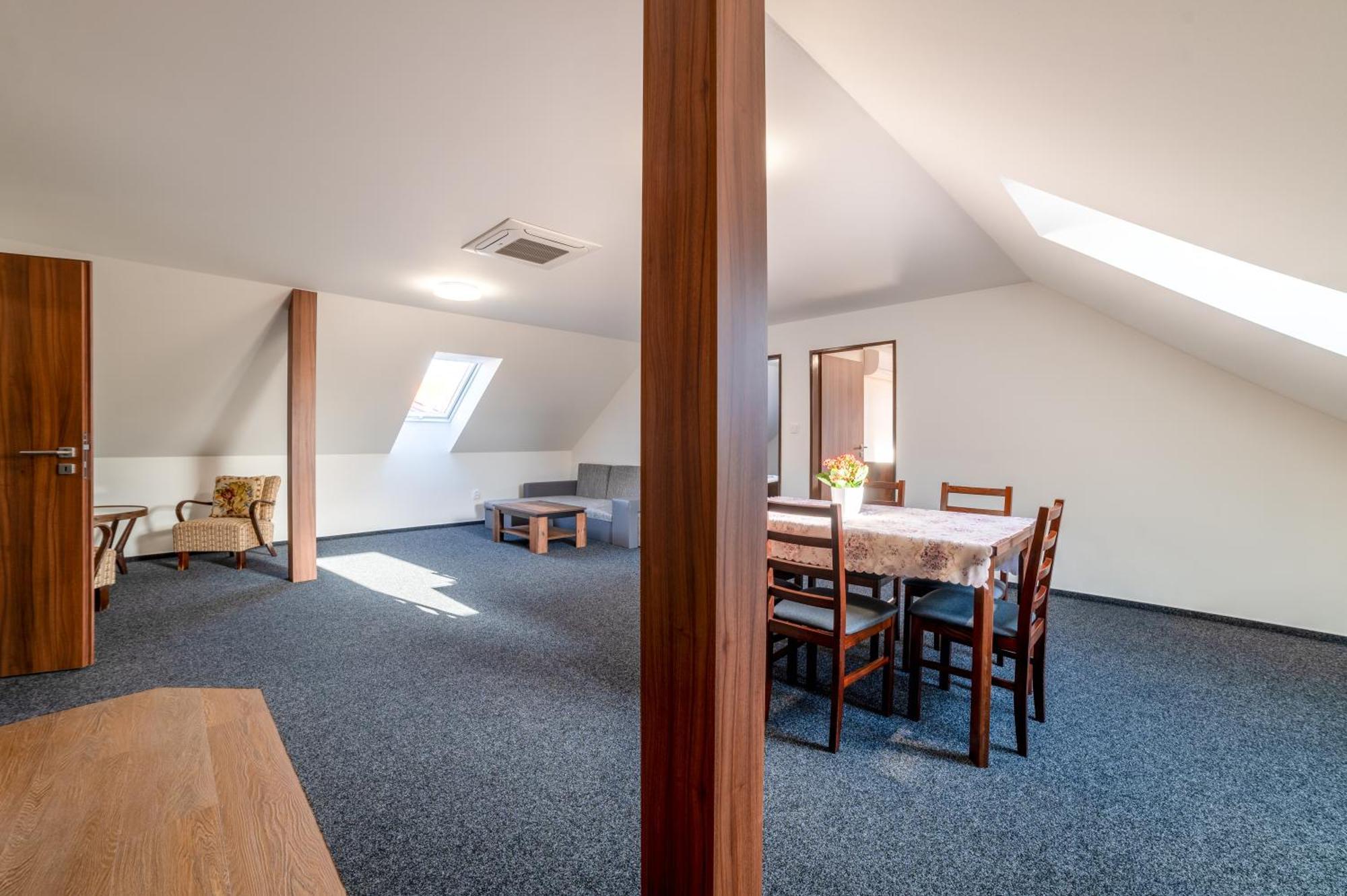 Hotel Cechuv Dvur Louka  Zewnętrze zdjęcie